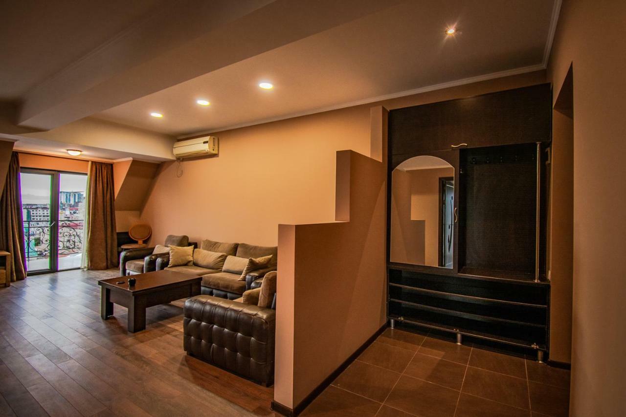 Daros Apartment Батуми Екстериор снимка