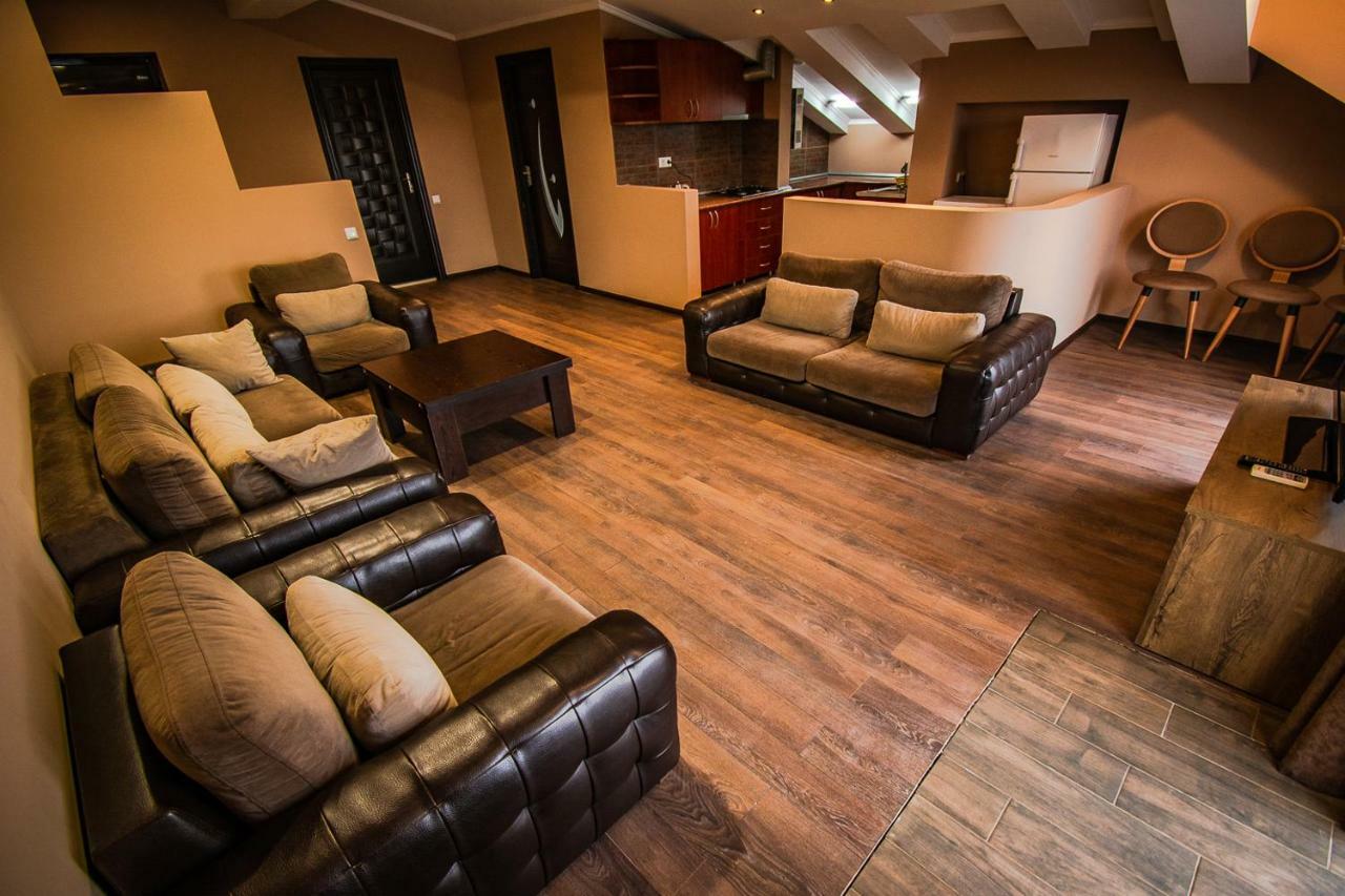 Daros Apartment Батуми Екстериор снимка